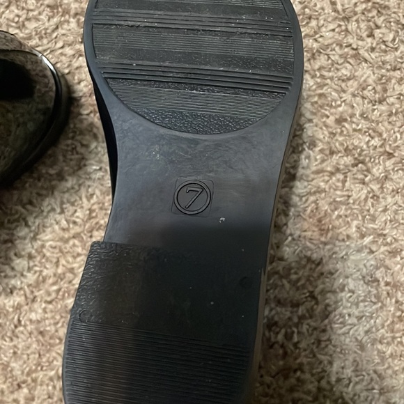 Women’s size 7 black high ankle boots - Picture 3 of 4